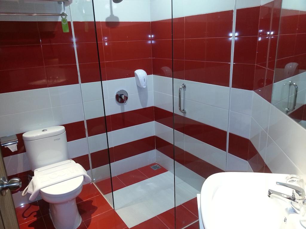 Zoom Smart Hotel Jemursari Surabaya Exterior foto